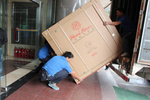 乌马河钢琴贵重工艺品无忧运